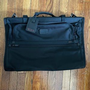 Tumi voyager tri fold garment bag